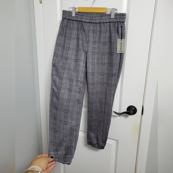 ONE BY CHAPTER ONE Grey Plaid Joggers Pants - Picture 2 of 8